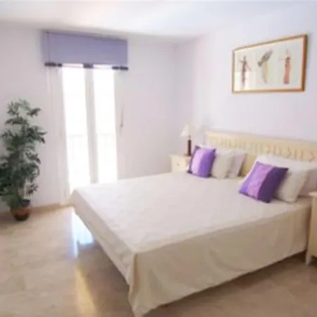 5 Bedroom To Rent In La Sierrezuela, Mijas *